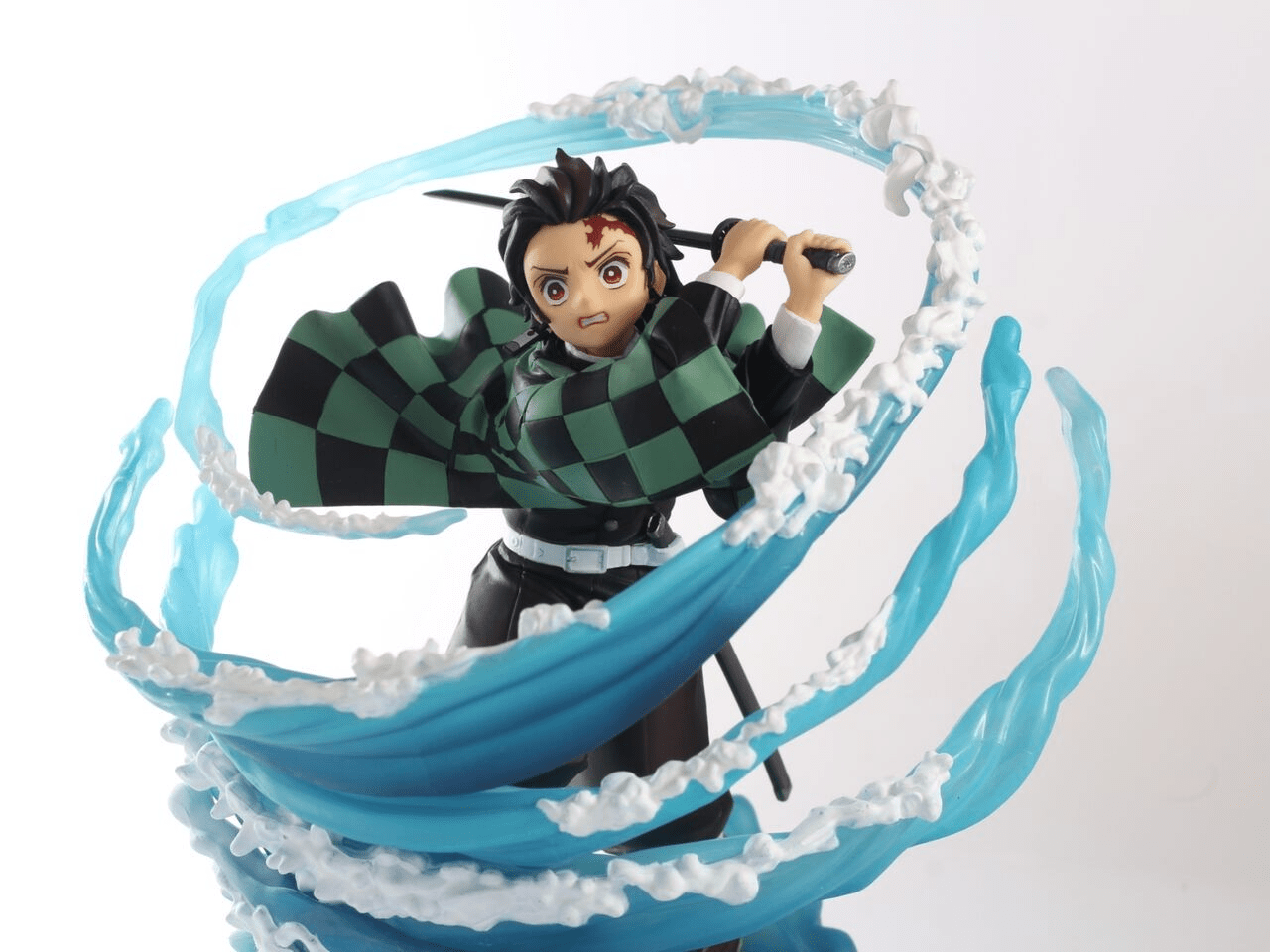 Figurine Tanjiro Tourbillon Stickers Mania