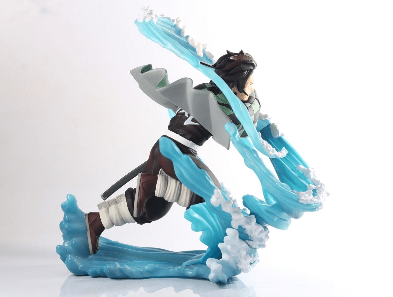 Figurine Tanjiro Tourbillon Stickers Mania