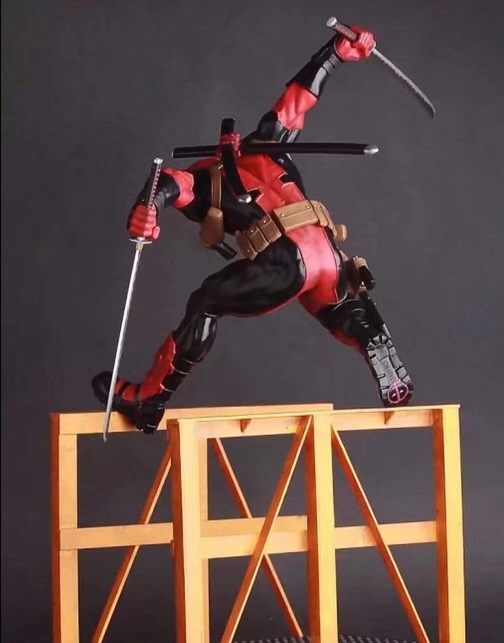 Grande Figurine Deadpool Stickers Mania