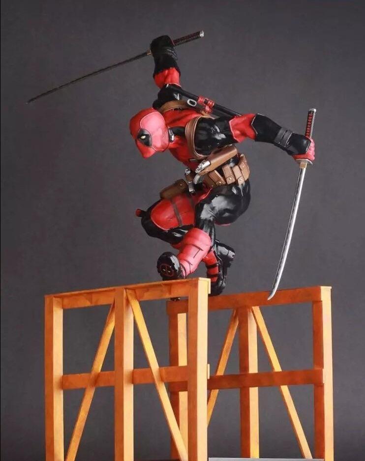 Grande Figurine Deadpool Stickers Mania
