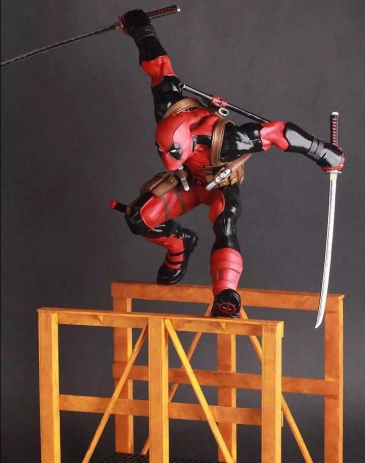 Grande Figurine Deadpool Stickers Mania